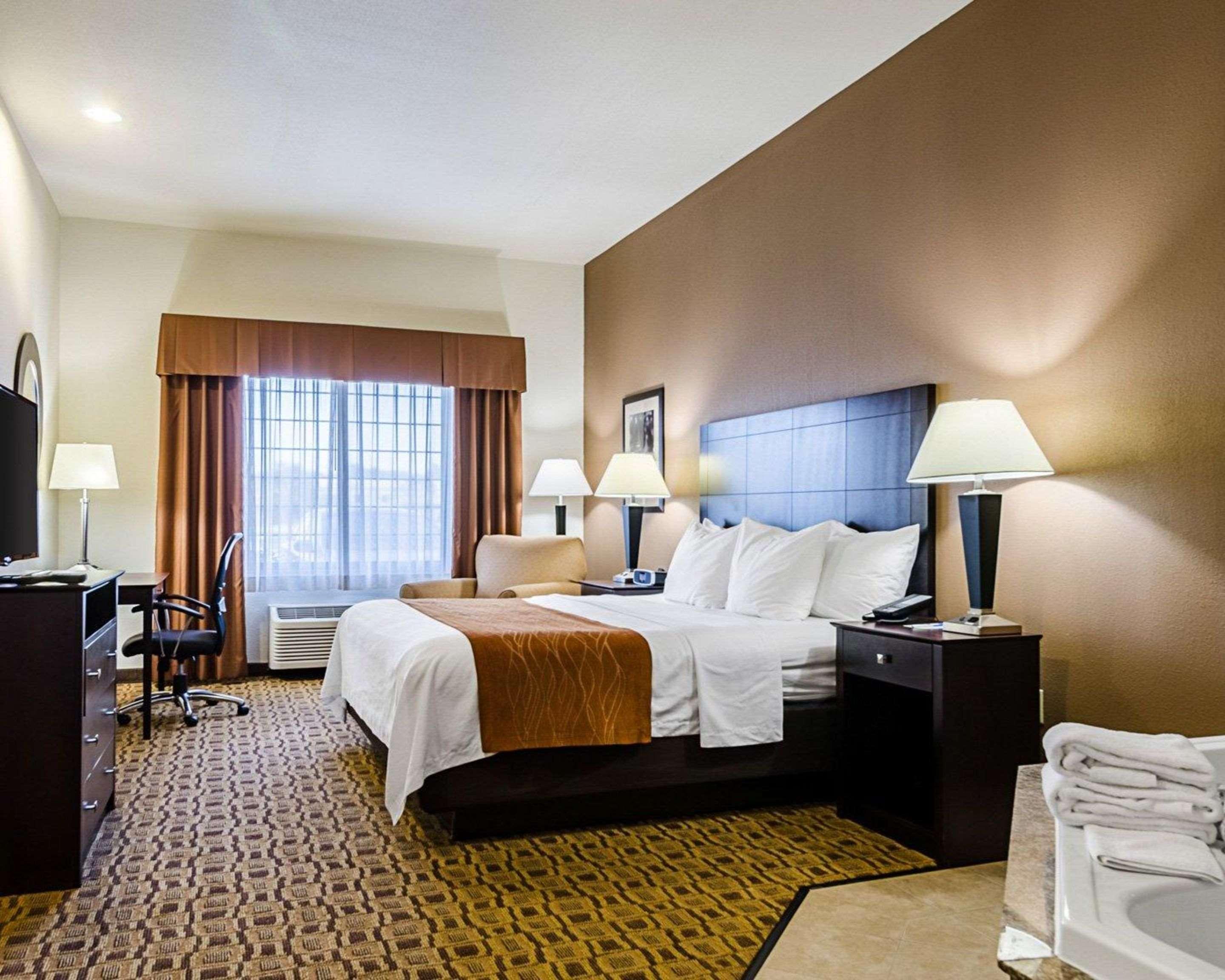 Comfort Inn & Suites Lawrence - University Area Kültér fotó
