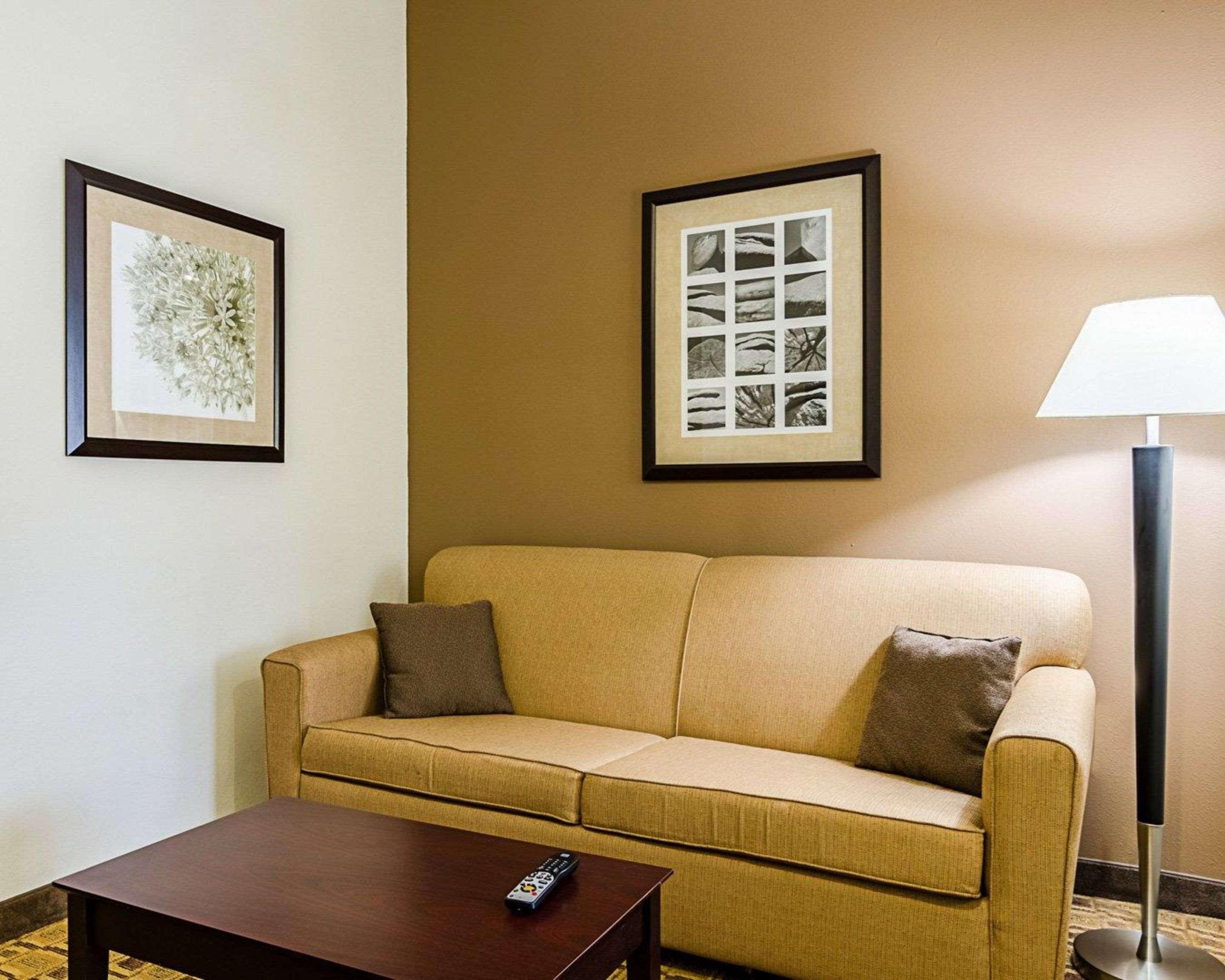Comfort Inn & Suites Lawrence - University Area Kültér fotó