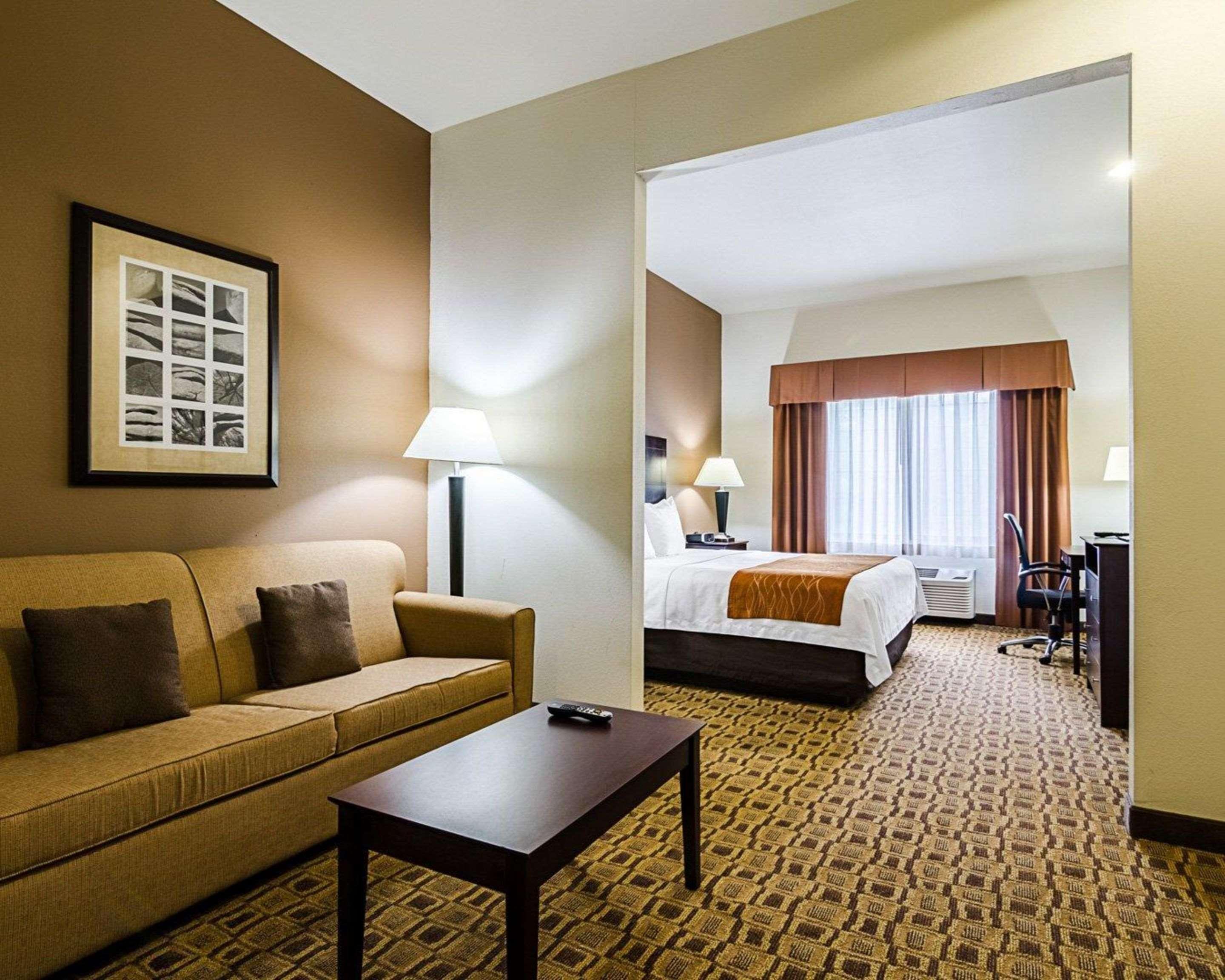 Comfort Inn & Suites Lawrence - University Area Kültér fotó
