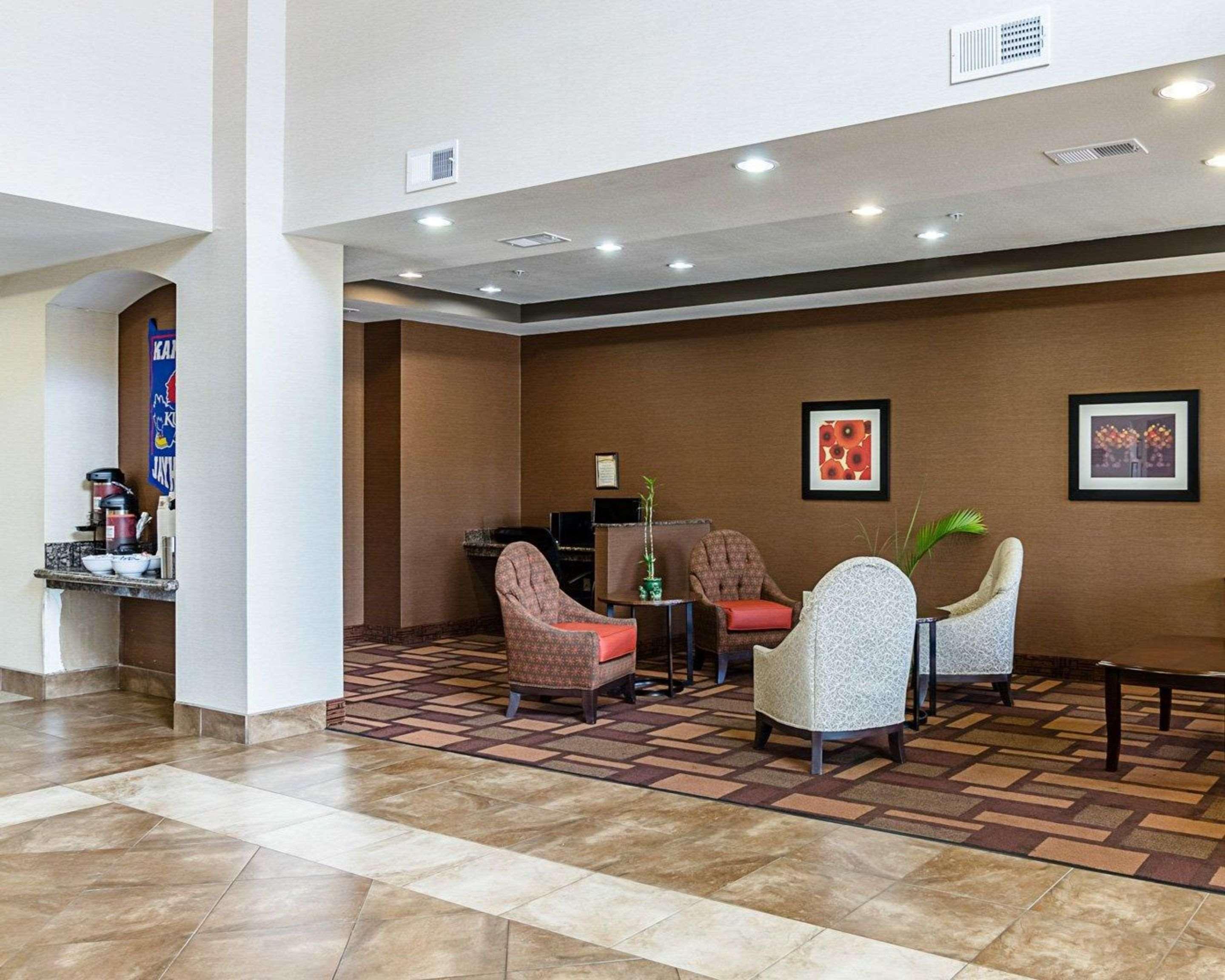 Comfort Inn & Suites Lawrence - University Area Kültér fotó